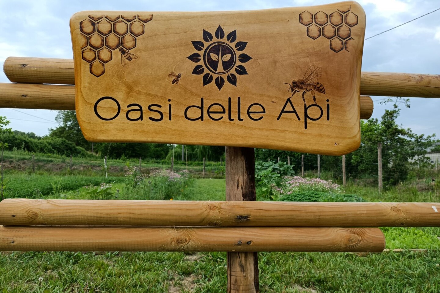 RemOmniA-Oasi-delle-Api-Insegna-Maleo RemOmniA-Oasi-delle-Api-Insegna-Maleo